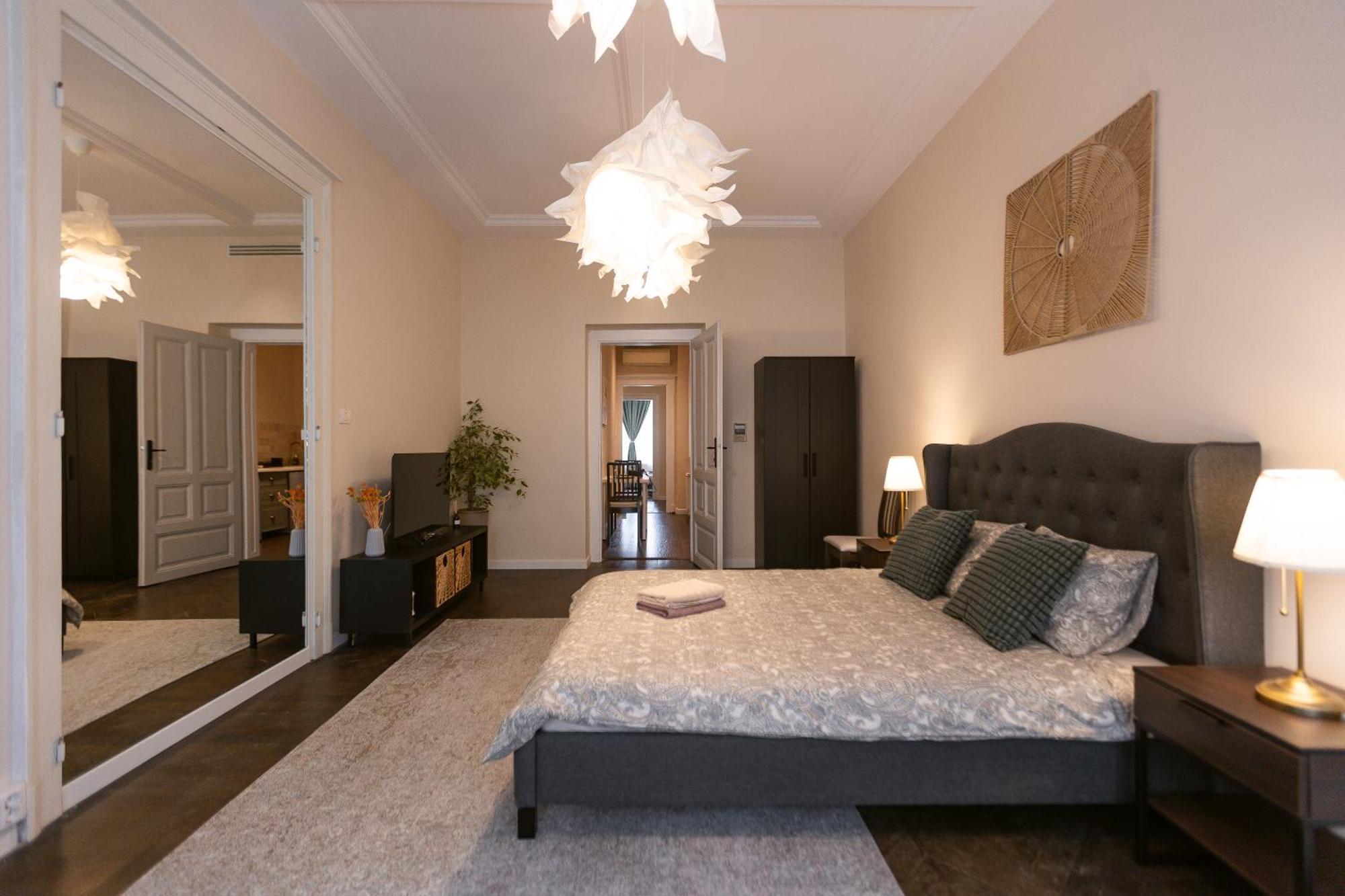 Central Charm - 2Br Apartment Тімішоара Екстер'єр фото